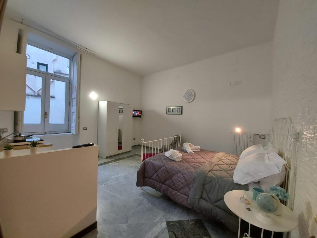 Le Ginestre In Centro Bed & Breakfast Salerno Exterior photo