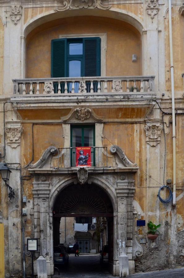 Le Ginestre In Centro Bed & Breakfast Salerno Exterior photo
