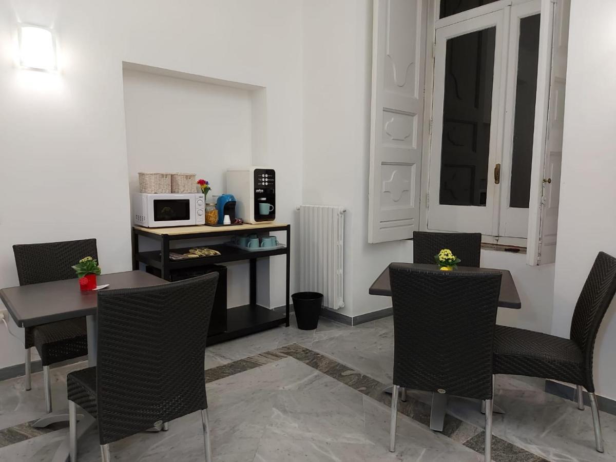 Le Ginestre In Centro Bed & Breakfast Salerno Exterior photo