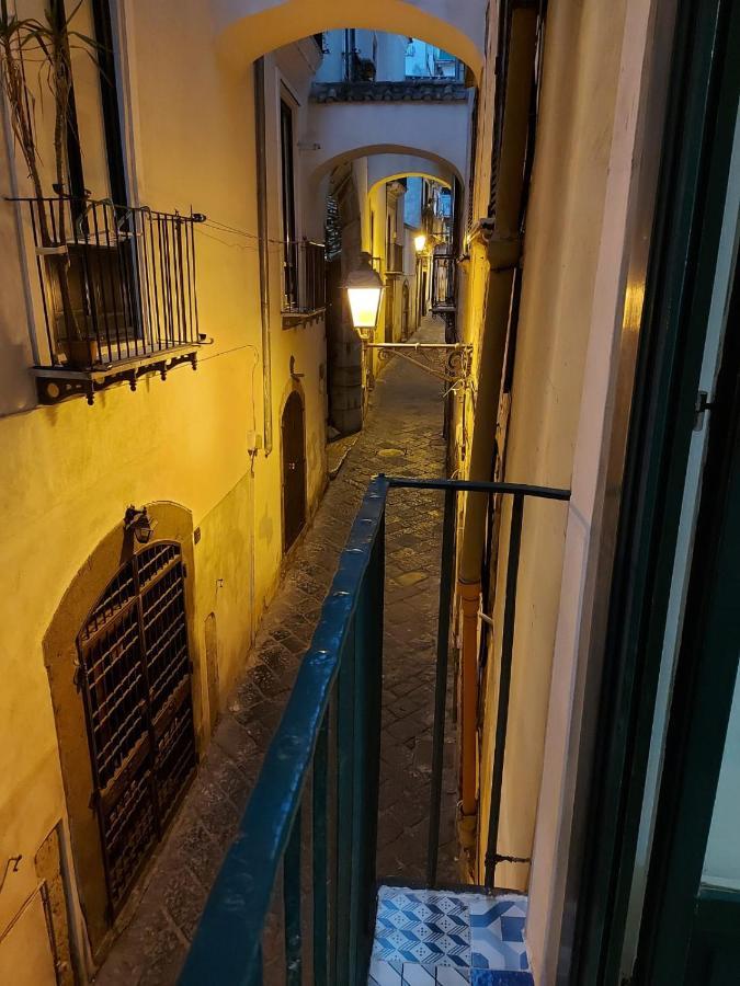 Le Ginestre In Centro Bed & Breakfast Salerno Exterior photo