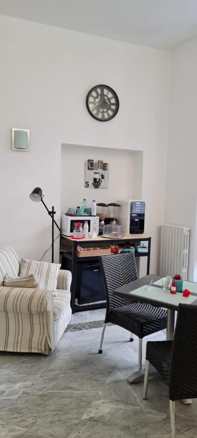 Le Ginestre In Centro Bed & Breakfast Salerno Exterior photo