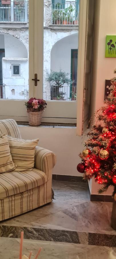 Le Ginestre In Centro Bed & Breakfast Salerno Exterior photo