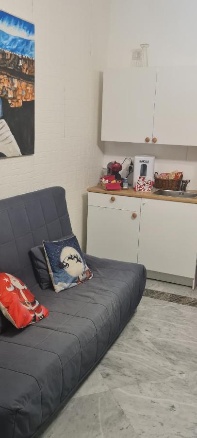 Le Ginestre In Centro Bed & Breakfast Salerno Exterior photo
